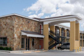  Super 8 by Wyndham San Antonio Near Fort Sam Houston  Сан-Антонио